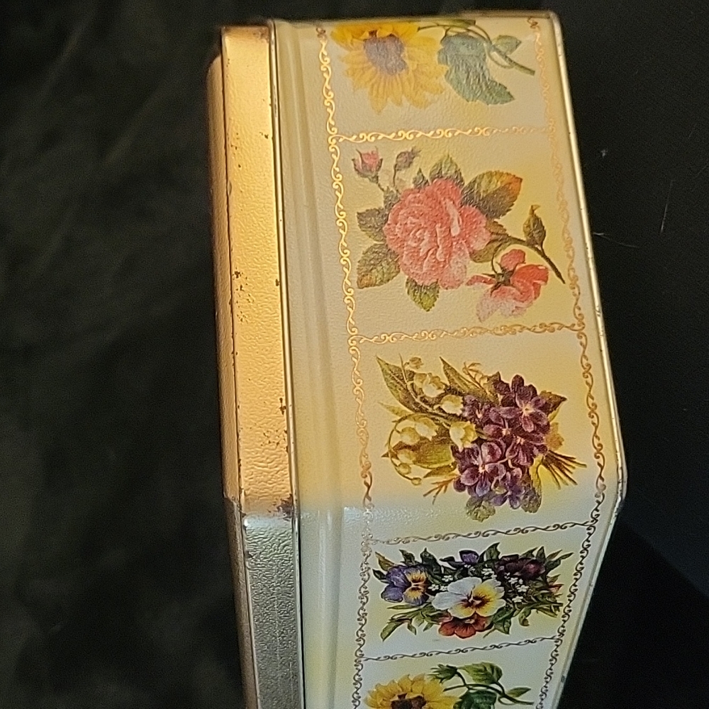 Vintage Rose 🌹 Octagon  Tin - Picture 14 of 16